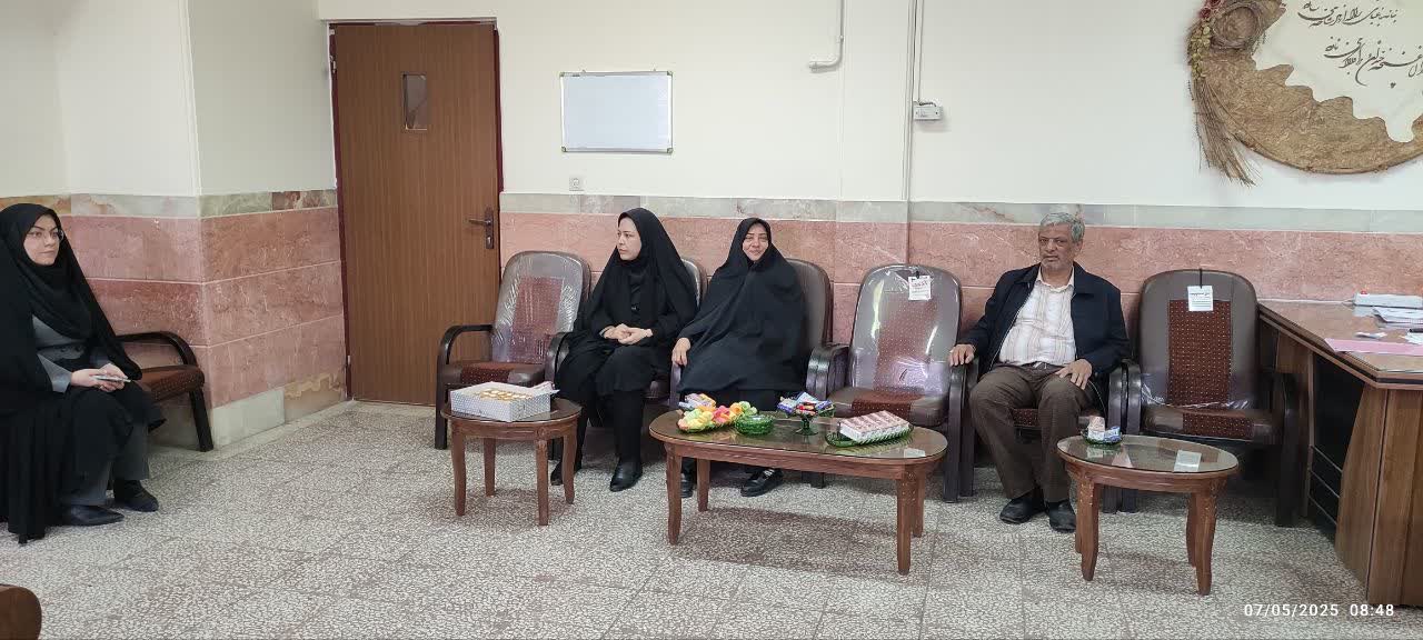 تقدیر از مدیر و کادر مدارس مجتمع حضرت معصومه(س)