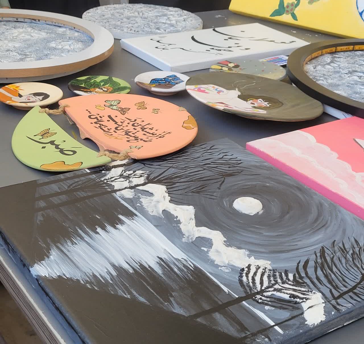 کلاس‌های هفتگی آموزشی و هنری موسسه؛ مسیر رشد و توانمندسازی هنرجویان