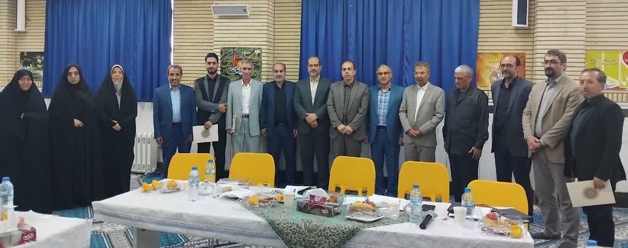 مراسم تودیع مدیر پیشین هنرستان امام رضا(ع) و مجتمع آموزشی حضرت معصومه(س) در قم برگزار شد