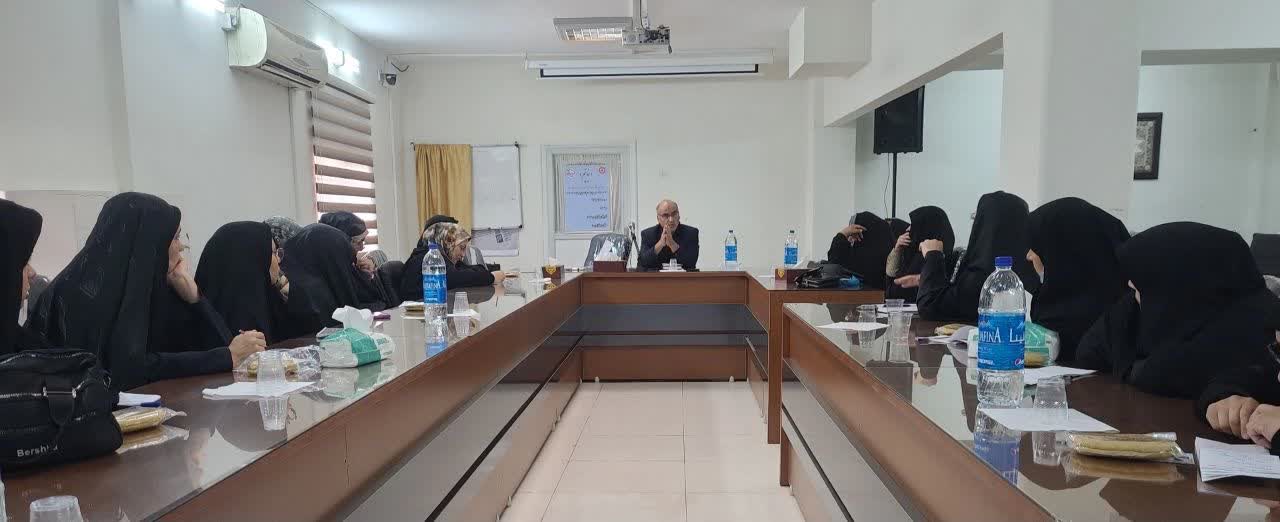 نشست فرهنگی هفتگی با حضور بانوان تحت پوشش در مؤسسه خیریه ایتام قم برگزار شد