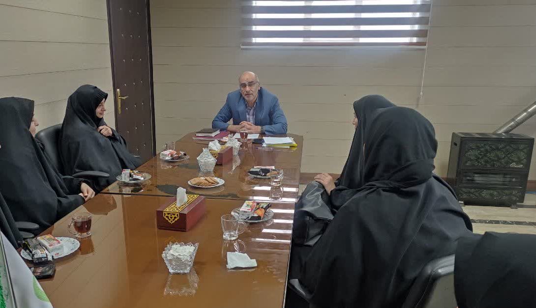 قدردانی مدیرعامل مؤسسه خیریه ایتام قم از بانوان کارمند به مناسبت میلاد حضرت فاطمه زهرا(س)